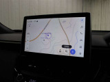 スマートフォンとの連携を可能にした10.5インチディスプレイオーディオにはコネクティッドナビPlusを搭載。フルセグTV、AM/FM(ワイドFM対応)、Bluetooth/USB入力に対応しています。