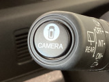 【マルチビューカメラシステム】車の前後左右に搭載した複数のカメラ映像を車内ディスプレイに映し出し、運転手の視界をサポートします。
