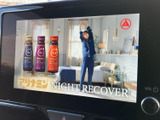 テレビ映像を画面に表示でき、停車中の待ち時間に番組を視聴したい場面で活用できます。画面が見やすく、車内で過ごす時間の楽しみを広げてくれる装備です。