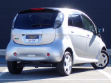 オリックス認定中古車は厳選した上質な車輌のみをお届け致します。全車にプロの職人による徹底した内外装の清掃、磨き上げ処理を施しております。