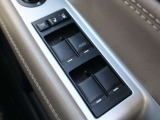 運転席ドアのパワーウィンドウ操作部です。