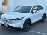 LEDヘッドライト搭載の力強くエレガントなフロントフェイス。