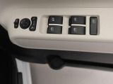 パワーウィンドゥ 運転席ドアスイッチ照明付です。電動格納ミラーも手元でワンモーションで可能です。