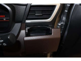 ドリンクホルダーは収納可能で便利ですね。