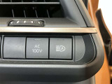 【オートマチックハイビーム】フロントガラス上部に設置されたカメラセンサーにより前方車両のランプや街路灯などの明るさを判定、自動的にハイビームとロービームを切替。