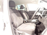 楽な姿勢で座ることが出来るので長時間の運転でも疲れにくいですし体もぶれにくいですよ。