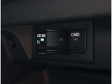 【ETC2.0車載器】 ビジネスシーンから休日の高速ドライブに至るまでもはや必須の装備となりましたETC車載器。DSRC対応で、渋滞などの交通情報もよりダイレクトに受信できます。
