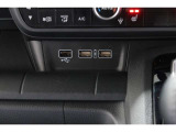 スマートフォンなどの音楽再生が可能なUSB接続ジャック装備車両です♪♪♪