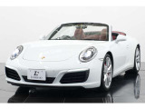 911のデザインアイコンである丸型ヘッドライトとLEDデイタイムランニングライト。時代を超えて受け継がれる顔つきは、年月を経ても色あせることがありません。ひと目でポルシェとわかる表情です。