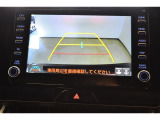 バックモニター付き。 車両後方の映像が画面に表示されるので、車庫入れが苦手な人も安心です。 ただし、目視確認もお忘れなくお願いいたします。