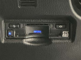 ETC2.0は、車の走行データを活用して高速料金支払いに加え、渋滞回避支援や安全運転支援など高度な道路サービスを提供する次世代型ETCシステムです。