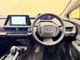 上質で落ち着いた印象のインパネ周りです。各操作スイッチ類も使いやすいよう配置されています。