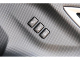 運転席のポジションを2つ、記憶させることができます。ボタンを押すと設定したポジションに電動で移動します。