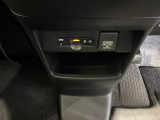 専門業者にて内外装のクリーニングを実施しております!