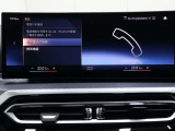 速度やナビゲーションなどドライビングに必要な情報をヘッドアップディスプレイに表示。視線を大きく動かす事なく必要な情報を確認出来る為運転への集中を自然にサポートします。安全面を考慮したテクノロジーです。