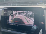 ガイドライン付きバックカメラで安全な駐車をサポート。
