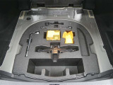 【車載工具】タイヤ交換には必需品ですね!万が一に役立つ工具です。緊急時に備え、使い方をしっかり覚えておきましょう。