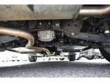 車両後方からの下回りです。マフラー防錆塗装や下回り防錆施工等も可能でございます。