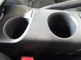 ドリンクホルダー★すぐ手が届く位置にドリンクホルダーを装備しています。運転中の水分補給もご安心です♪