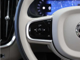 前方車を自動追従するアダプティブクルーズコントロールに加え、ステアリング操舵も行う進化型クルーズ『パイロットアシスト』を搭載。車体を車線内へと適正に維持しつつ先行車を忠実に追従します。