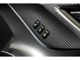 運転席のシートポジションメモリー機能は、登録済みの運転者と交代しても、シートポジションの変更の手間がかかりません。