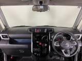 【前方視界】開放的な前方視界!運転がしやすく疲れにくいです♪窓が大きく、見通しがとっても良いおクルマですよ♪