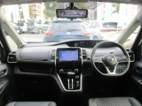 セレナはピラーが細く窓ガラスが大きいですので周囲の状況も掴みやすく運転がしやすくなっております♪