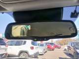 モニター内蔵型の自動防眩ルームミラー!