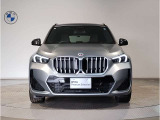 【キドニーグリル】BMWは約90年もの間、ほぼ全ての車両にひと目でBMWだと分かるこの特徴的なフロントグリルが備えられ、デザイン・アイコンとして親しまれてきました。