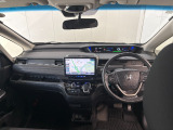 見通しの良い運転席回りとなっておりますので安心して運転をして頂けます!窓が大きいので明るく開放的な室内です