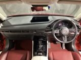 安全運転と情報操作を両立する運転席まわり。さまざまな情報を扱いながら正しい姿勢で安全に運転できることを追求したコックピット!