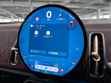 デジタルスピードメーター、航空機のコックピット操作箇所と同じ配色で目が疲れにくいように設計されてます。