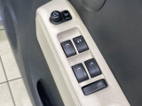【電動格納ミラー】サイドミラーは電動格納式となっており、狭い駐車場でもキズがつくリスクを抑えられます。