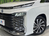 【LEDヘッドライト】悪天候や夜間走行時も良好な視界を確保し安心して運転できる高輝度LEDヘッドライトを装備!点灯速度が早く、消費電力も抑えられています。