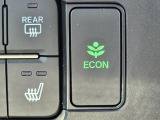 ワンタッチで省燃費走行をサポートするECONスイッチを装備。