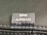 車両側方からの衝撃を緩和するSRSサイドエアバッグ(運転席/助手席)が付いてます