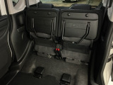 リアシート座面を持ち上げると、背の高い荷物を積むのに便利なトールモードに変身します!多彩なシートアレンジで使い勝手良好!