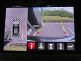 360&deg;カメラ、バックカメラにはステアリング連動のガイドライン表示が可能です。