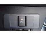 クリアランスソナーは、車両と壁などの静止物とのおおよその距離を超音波センサーによって検知して、ブザー音でお知らせしてくれます。