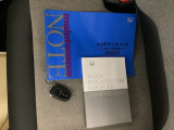 取扱説明書やメンテナンスノートもそろっています。スマートキーは荷物を持っている時でも、キーを取り出さずドアの施錠・開錠ができます。