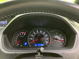 速度やエンジン回転数、燃料残量などを運転席から確認しやすい配置です。情報がまとまって表示されるため、走行前の確認や運転中の状況把握に役立ちます。