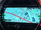 ●純正ナビ:一体感のあるナビは、高級感ある車内を演出してくれます。Bluetooth再生などオーディオ機能も充実しておりますので、運転もより楽しめます♪
