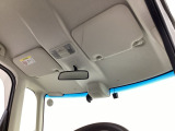 自社整備工場で点検整備をおこなってからお渡ししています。車検が残っている場合は『12ヶ月点検整備』を、車検整備付きの場合は『車検整備』をおこないます。整備費用は車両本体価格に含まれています。