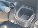運転席にもドリンクホルダーがあります♪