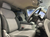 運転席も広々としており運転しやすい環境を実現しています☆