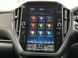メディアや電話、アプリなどの項目がアイコンで並び、使いたい機能を画面から選びやすい構成です。表示が整理されているため、日常の操作を直感的に行いやすくなっています。