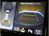 前後左右4つのカメラを合成して上から見ているような感覚で駐車を行っていただけます♪ 切り替えスイッチであらゆるカメラモードに切り替えが可能です!