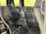 後席をはね上げれば、「もうひとつの荷室」が生まれます。