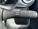【オートライト(AUTO)】外の明るさをシステムが感知して、自動でヘッドライトが点灯します。ヘッドライトをつけ忘れを防ぐ便利機能です。