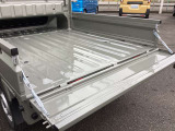ゲートチェーンが付いています。長い荷物など便利にお使いいただけます。